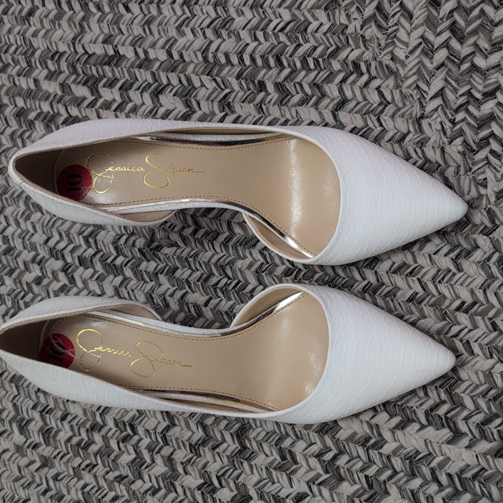 Jessica Simpson Claudette White Snake Print Pumps. - Picture 7 of 7